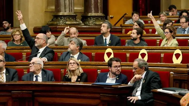 Inicio del pleno del Parlament. TONI ALBIR