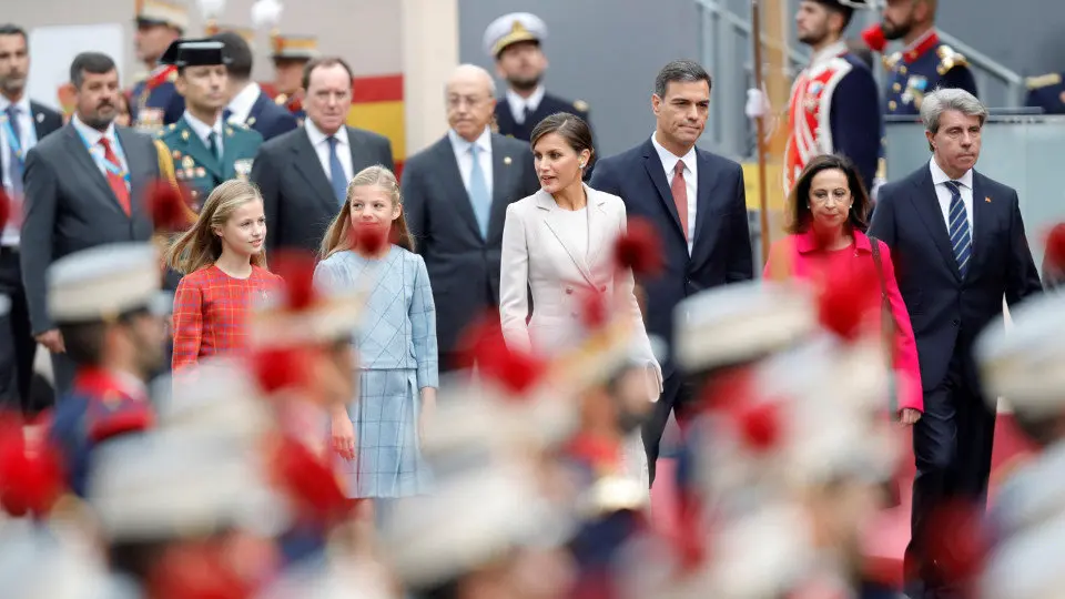 La princesa Leonor, la infanta Sofía, la reina Letizia y Pedro Sánchez. JUANJO MARTÍN