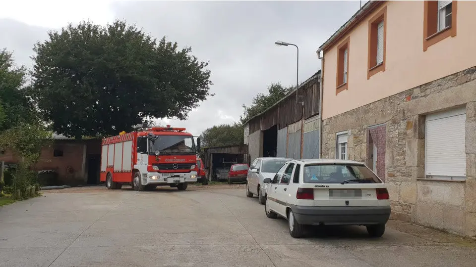 Vivienda de la familia que resultó intoxicada en Vilapedre. MARTA MANCEBO (Vilalba)