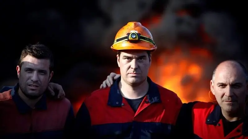 Trabajadores de Alcoa se manifestaron frente a la planta de A Coruña. CABALAR (EFE)