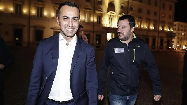 El ministro italiano del Interior, Matteo Salvini, y el mnistro de Trabajo, Luigi Di Maio. RICCARDO ANTIMIANI (EFE)