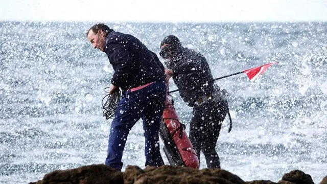 Labores de búsqueda del pescador desaparecido. CABALAR (EFE)