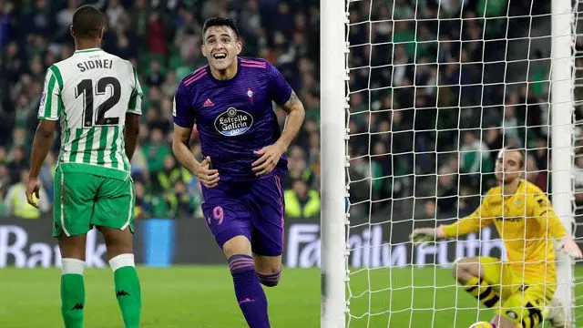 Maxi Gómez celebra un gol. JULIO MUÑOZ (EFE)