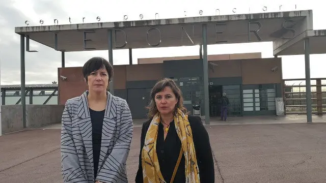 Pontón e Miranda diante da prisión de Lledoners. TWITTER