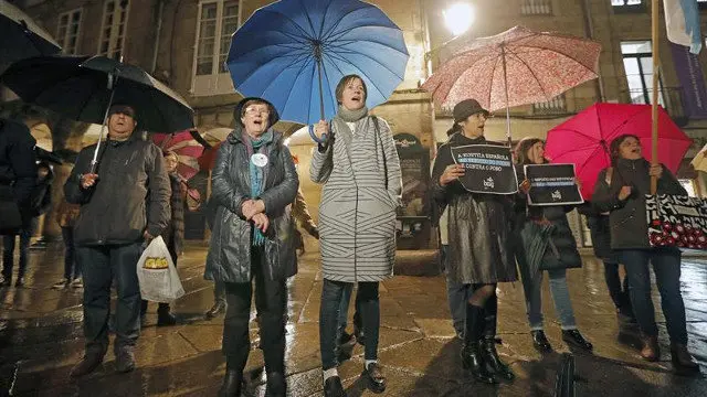 Ana Pontón, portavoz del BNG, en la protesta en Santiago contra la resolución del Supremo de las hipotecas. LAVANDEIRA JR. (EFE)