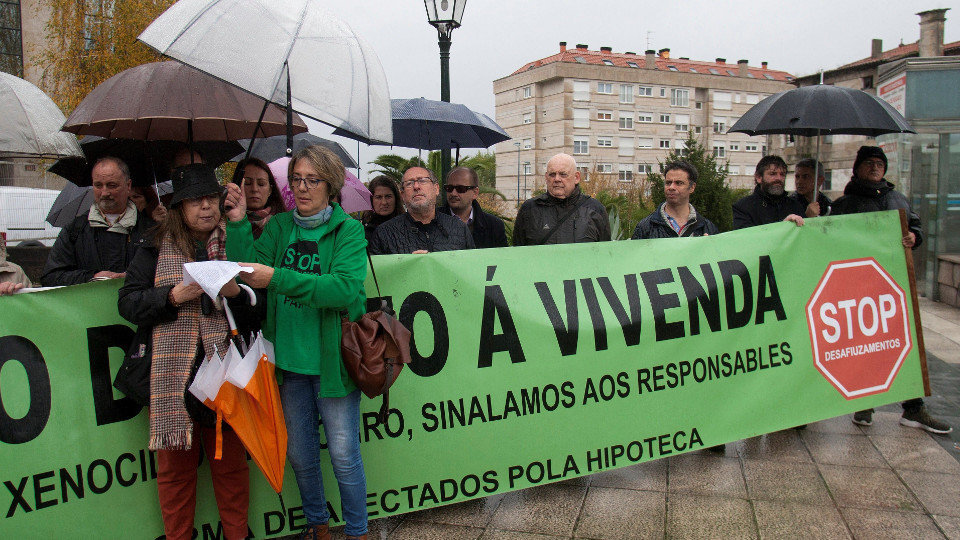 Manifestación contra los abusos en las hipotecas en Vigo.EFE