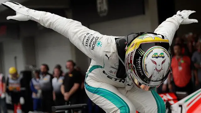 Hamilton celebra la victoria. EFE