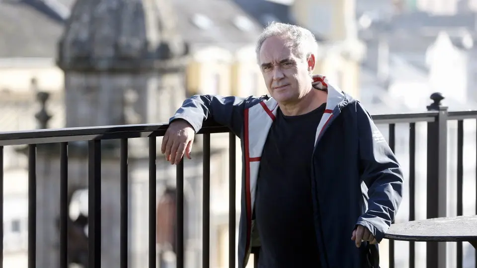 Ferrán Adrià, en la terraza del Hotel Méndez Núñez. SEBAS SENANDE