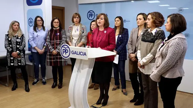 Deputadas, concelleiras e outros cargos do PPDEG, en rolda de prensa para responder á portavoz do BNG, Ana Pontón. XOÁN REY (EFE)