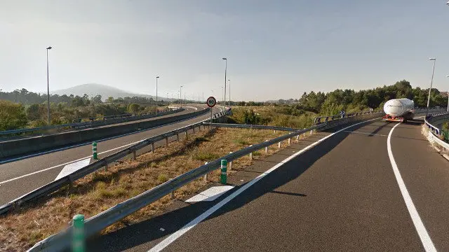 Zona en la que se produjo el accidente en la AP-9, en el enlace con la A-55. GOOGLE MAPS