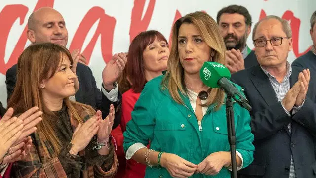 Susana Díaz, en rueda de prensa tras conocer los resultados de las elecciones. JULIO MUÑOZ (EFE)