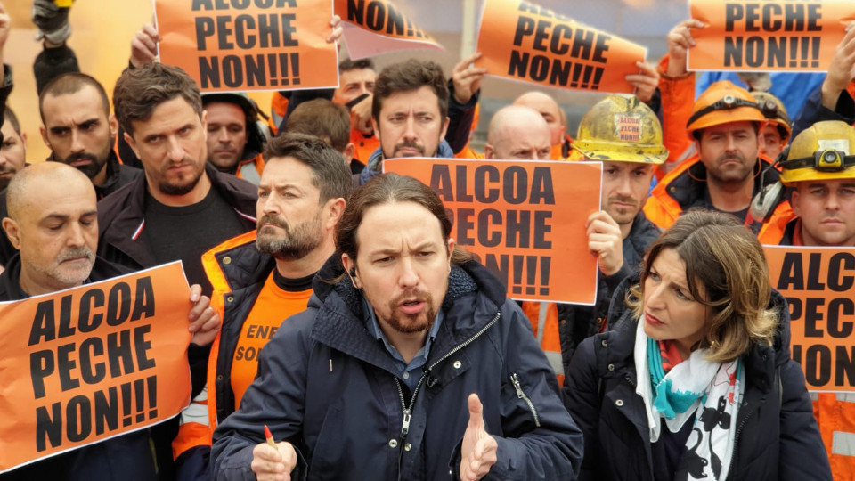 Pablo Iglesias visita por sorpresa la planta de Alcoa en A Coruña. EP