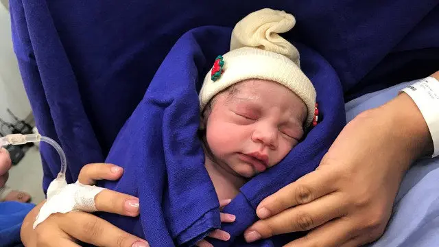 A beb&eacute;, pouco despois de nacer. HOSPITAL DAS CL&Iacute;NICAS