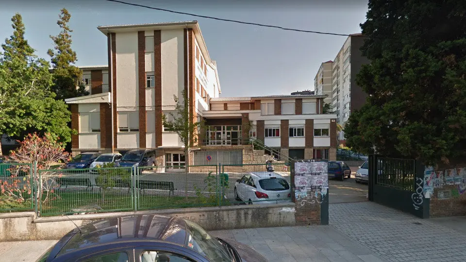 Fachada del IES Alexandre B&oacute;veda, en Coia. GOOGLE MAPS