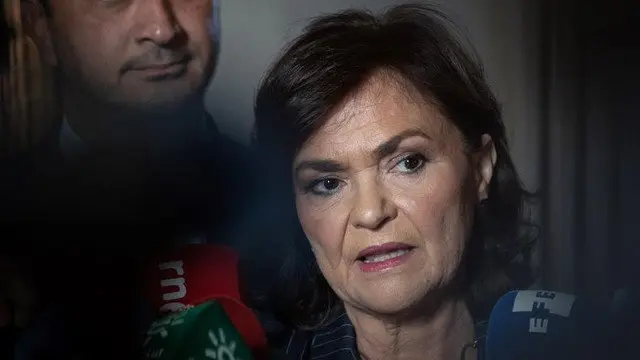 La vicepresidenta del Gobierno, Carmen Calvo. JULIO MUÑOZ (EFE)