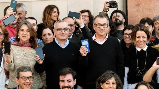 Concentraci&oacute;n de los periodistas de Diario de Mallorca para protestar por las incautaciones. CATI CLADERA (EFE)