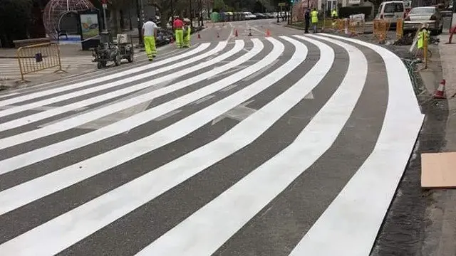 Paso peatones de Cangas. DP