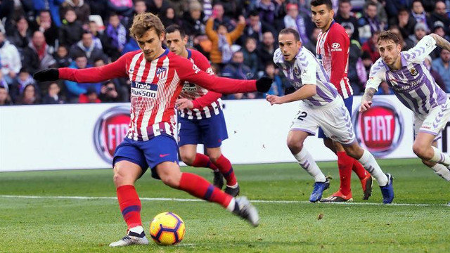 Griezmann consigue de penalti el segundo gol ante el Valladolid. R. GARCÍA (EFE) (Atlético de Madrid)