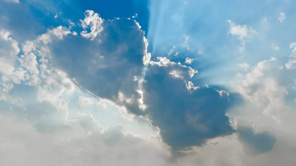 Nubes, buen tiempo. EP