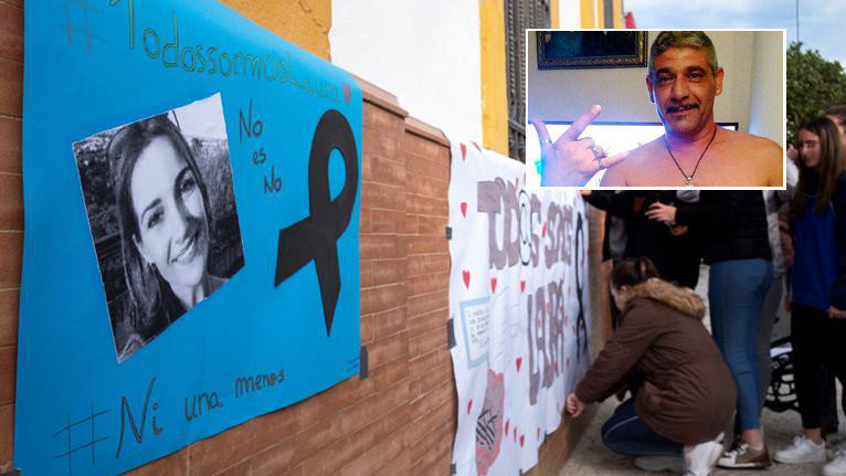 Bernardo Montoya y alumnos del instituto de Zalamea la Real colocan carteles en repulsa por el asesinato JULIÁN PÉREZ