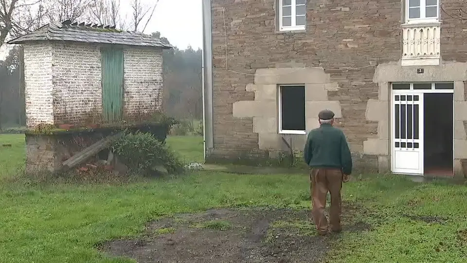 El hombre fue amordazado en su vivienda, en Muimenta. TVG