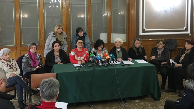 Presentación de la plataforma Feminismo, nin un paso atrás en Ourense. @LauraSeara
