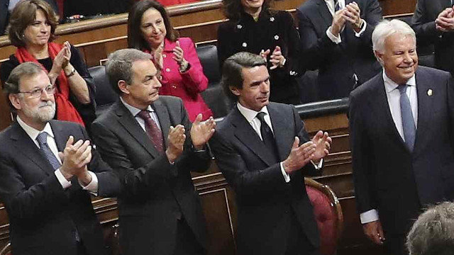Los cuatro expresidentes del Gobierno, Rajoy, Zapatero, Aznar y González, en un acto en el Congreso. ZIPI (EFE)