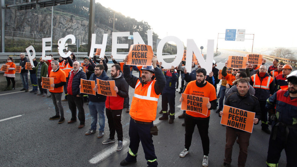Traballadores de Alcoa maniféstanse na Coruña.CABALAR