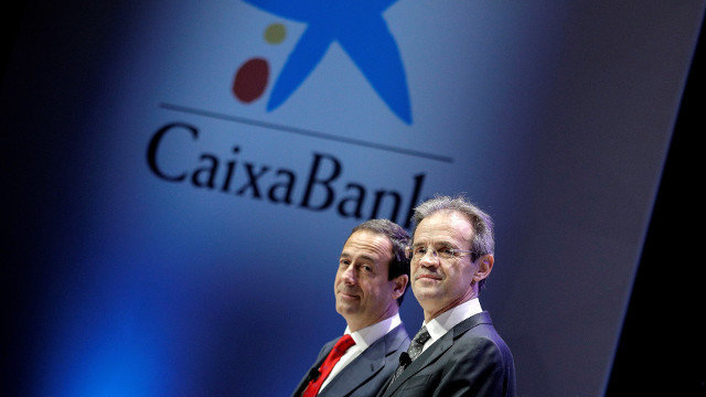 El presidente de CaixaBank, Jordi Gual (dcha), y el consejero delegado, Gonzalo Gortázar. MANUEL BRUQUE