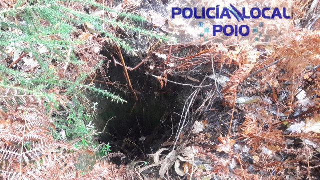 El hoyo peligroso que ha sido acordonado en Poio por la Policía Local