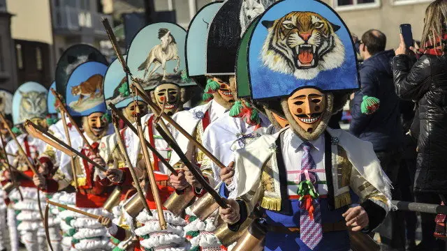 Un grupo de Cigarróns en Verín. BRAIS LORENZO (EFE)