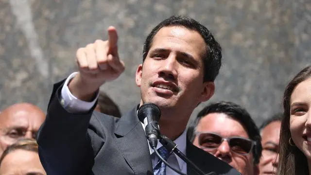 Juan Guaidó, en su primera aparición pública desde que se autoproclamó presidente. MIGUEL GUTIÉRREZ (EFE)