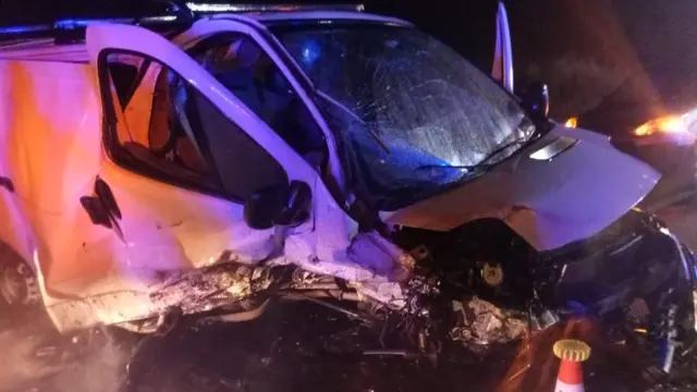 Estado en el que quedó uno de los vehículos implicados en los accidentes de la vía de O Salnés. PROTECCIÓN CIVIL VILAGARCÍA DE AROUSA