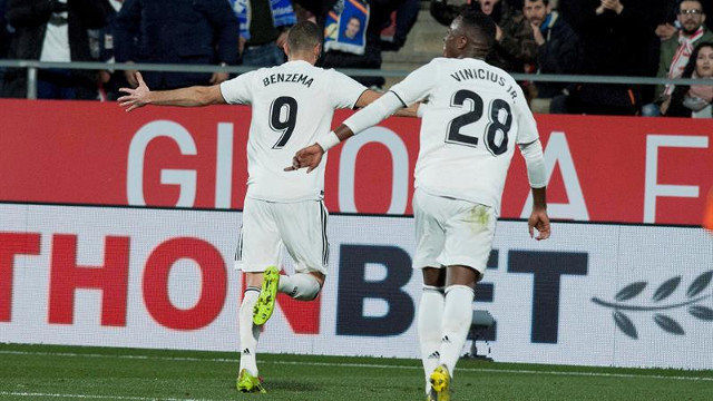 Benzema celebra un gol. ROBIN TOWNSED (EFE)