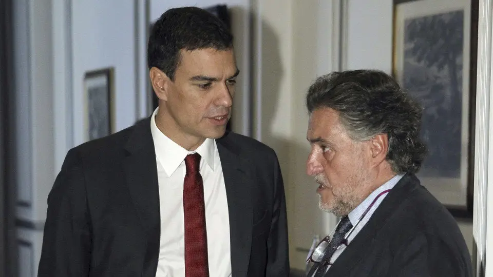 Pepu Hernández, con Pedro Sánchez esta misma semana en Madrid. FERNANDO ALVARADO (EFE)