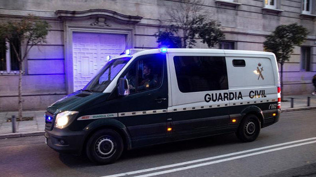 Uno de los furgones con presos catalanes. RODRIGO JIMÉNEZ (EFE)