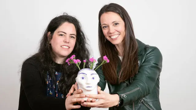 Paula Pereira e Iria Piñeiro, co trofeo. EP