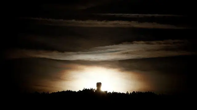 Amanece en el Castelo dos Andrade, en Pontedeume. CABALAR