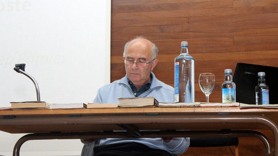 Josep Pàmies, durante una charla ofrecida en un colegio pontevedrés en 2015. TANIA MOREIRA (ADP)