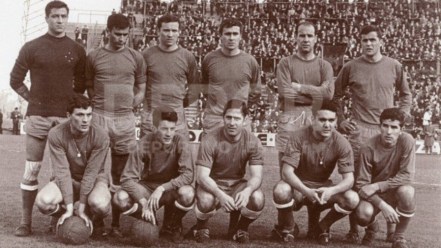 Idígoras, agachado en el centro, como jugador del Deportivo. RCDEPORTIVO