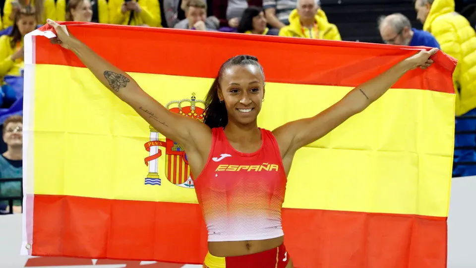 Ana Peleteiro celebra su histórica victoria. VALDRIN XHEMAJ (EFE)