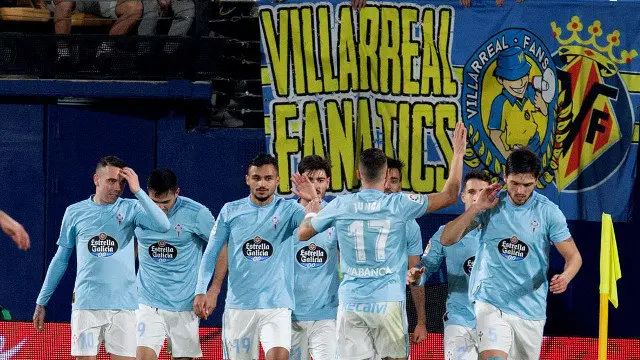 Jugadores del Celta en el estadio de la Cerámica, en Villarreal. EFE