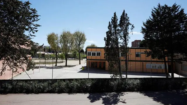 El instituto de Usera donde se investigan las causas del suicidio de un menor. DAVID FERNÁNDEZ