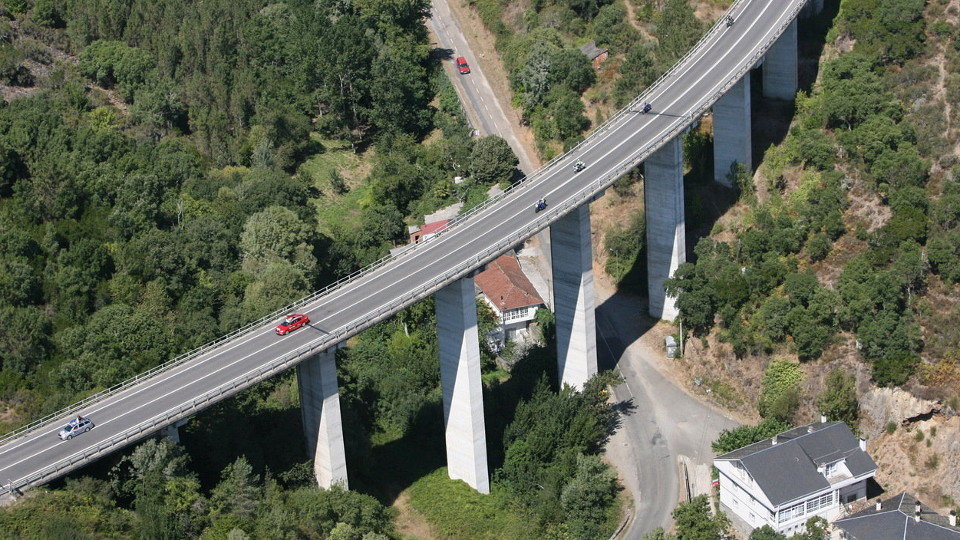 Viaduto da Nacional 120 na Labrada, estrada que debera substituír a A-76