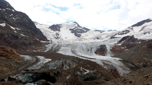 Glaciar de los Alpes, el de Forni, situado a unos 3.000 metros de altitud en el Parque Nacional italiano de Stelvio.EFE