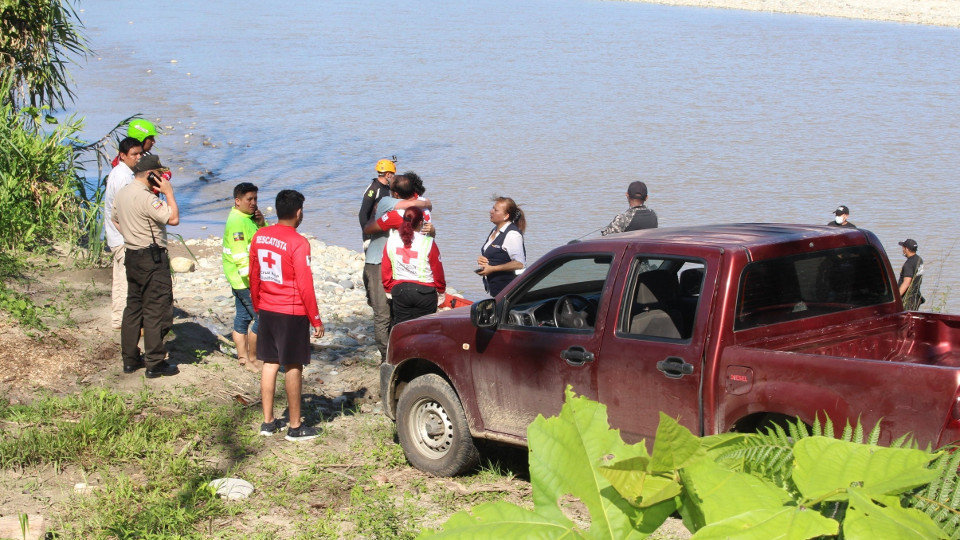 Los equipos de rescate, en la zona donde se halló el cuerpo de Manuel Tundidor Cabral. JUAN SARMIENTO (EFE)