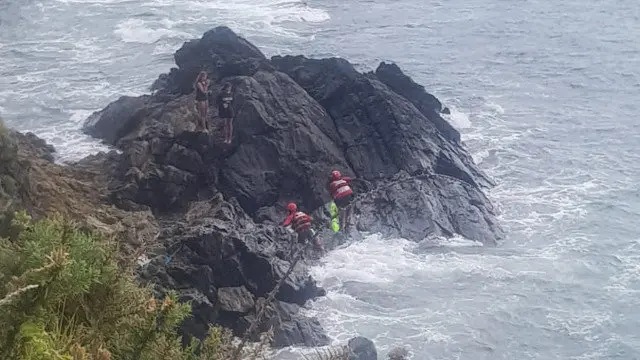 Imagen del rescate en Pragueira. FACEBOOK EMERXENCIAS NOALLA