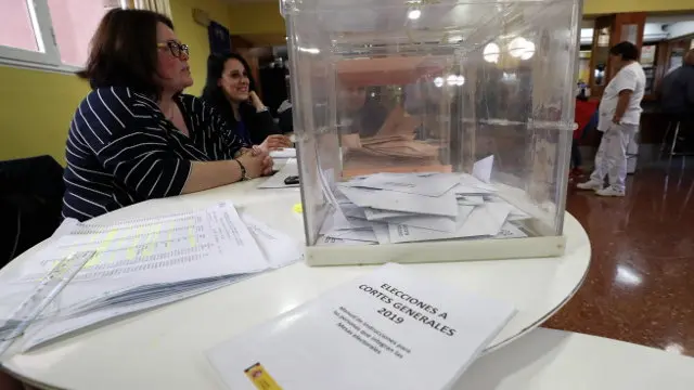 Una urna en Lugo. XESÚS PONTE