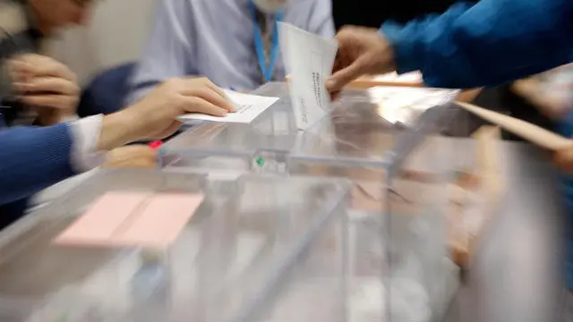 Una mesa electoral ANA ESCOBAR