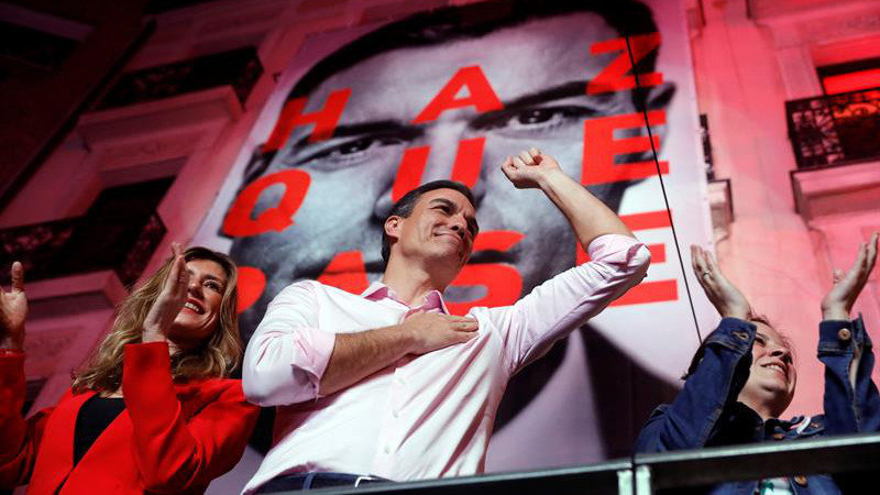 Pedro Sánchez celebrando la victoria del PSOE JUANJO MARTÍN
